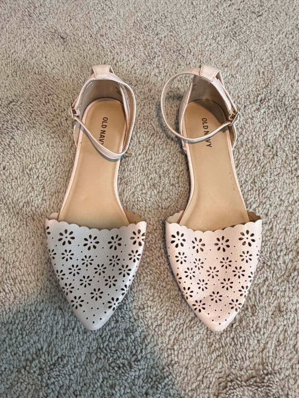 Old Navy Women's Pink Laser-Cut Scalloped Pointed Ankle-Strap Flats Size 7 - Picture 2 of 9